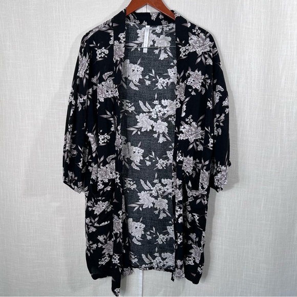 Spiritual Gangster Floral Lightweight Black Kimono Size O/S - Picture 9 of 12